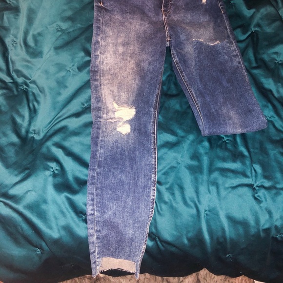 Forever 21 ripped jeans - Picture 2 of 2